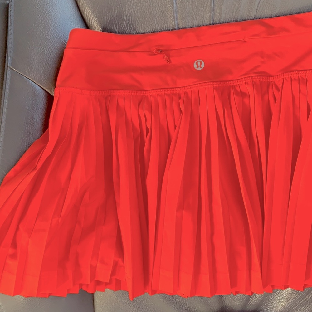 Lululemon grapefruit pleat to street skirt